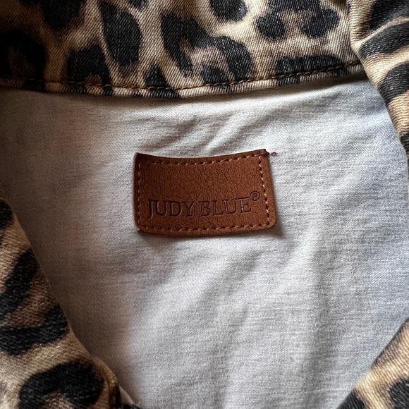 Judy Blue Cheetah Jean Jacket - Picture 5 of 7